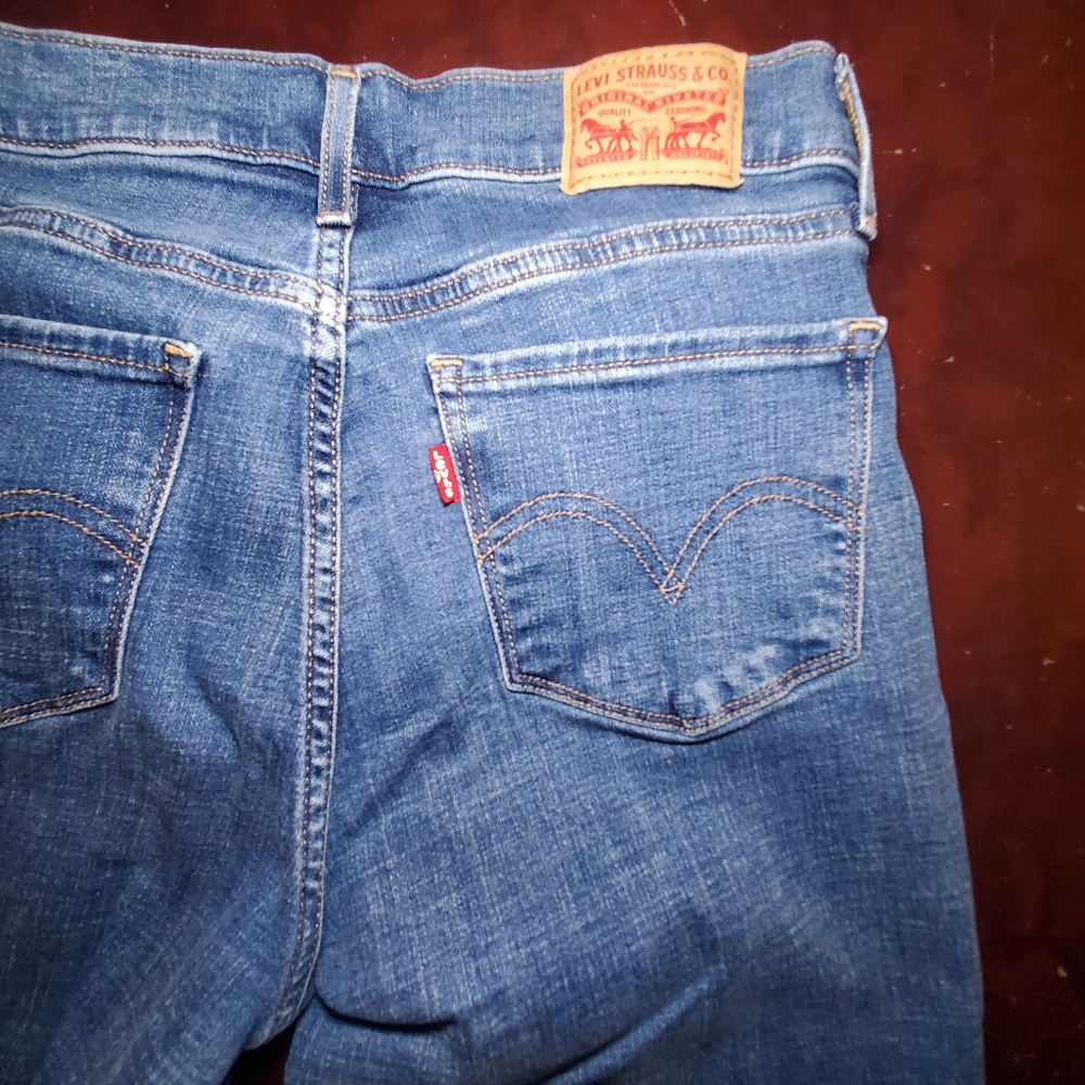 Levi's Classic Fit Blue Jeans - Picture 2 of 4